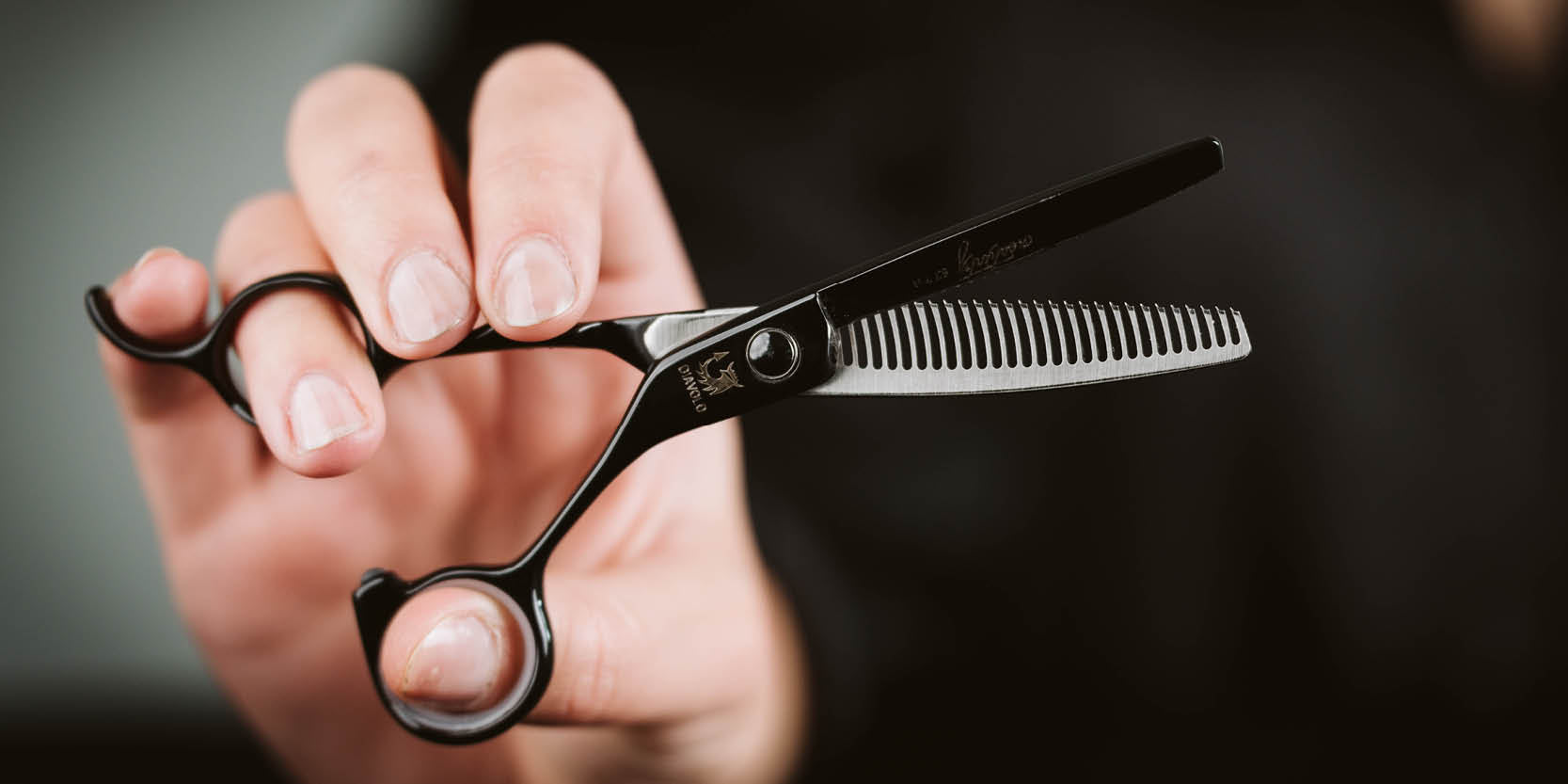 DIAVOLO-CREATIVITY-5.7-Black-Modellierschere-Scherenschmiede-dfa-Deutsche-Friseur-Akademie