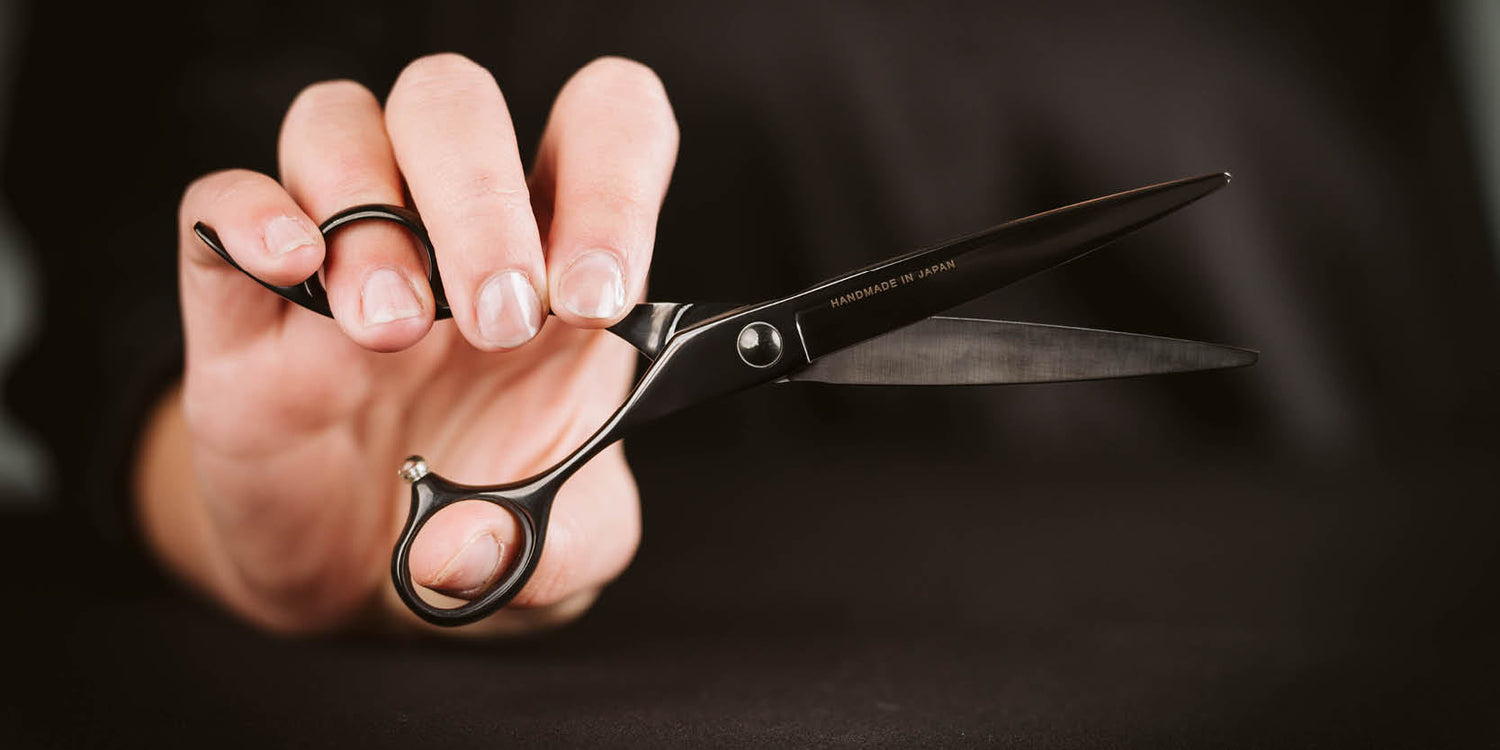 DIAVOLO-DELICATE-6.5-Black-Schneideschere-Scherenschmiede-dfa-Deutsche-Friseur-Akademie