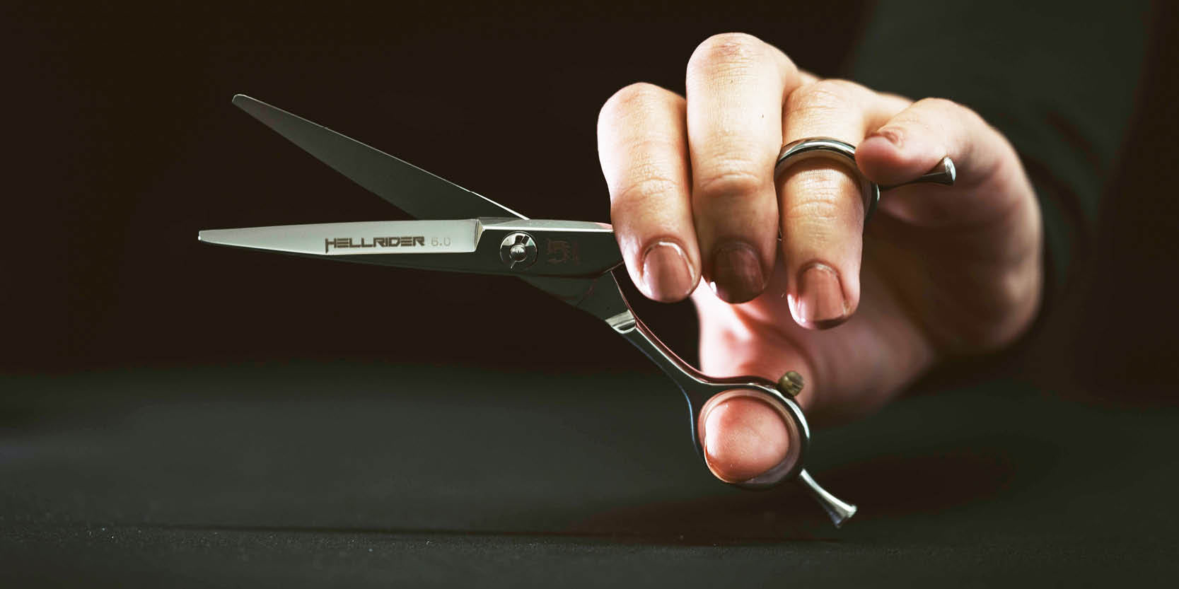 DIAVOLO-HELLRIDER-6.0-Schneideschere-Scherenschmiede-dfa-Deutsche-Friseur-Akademie_