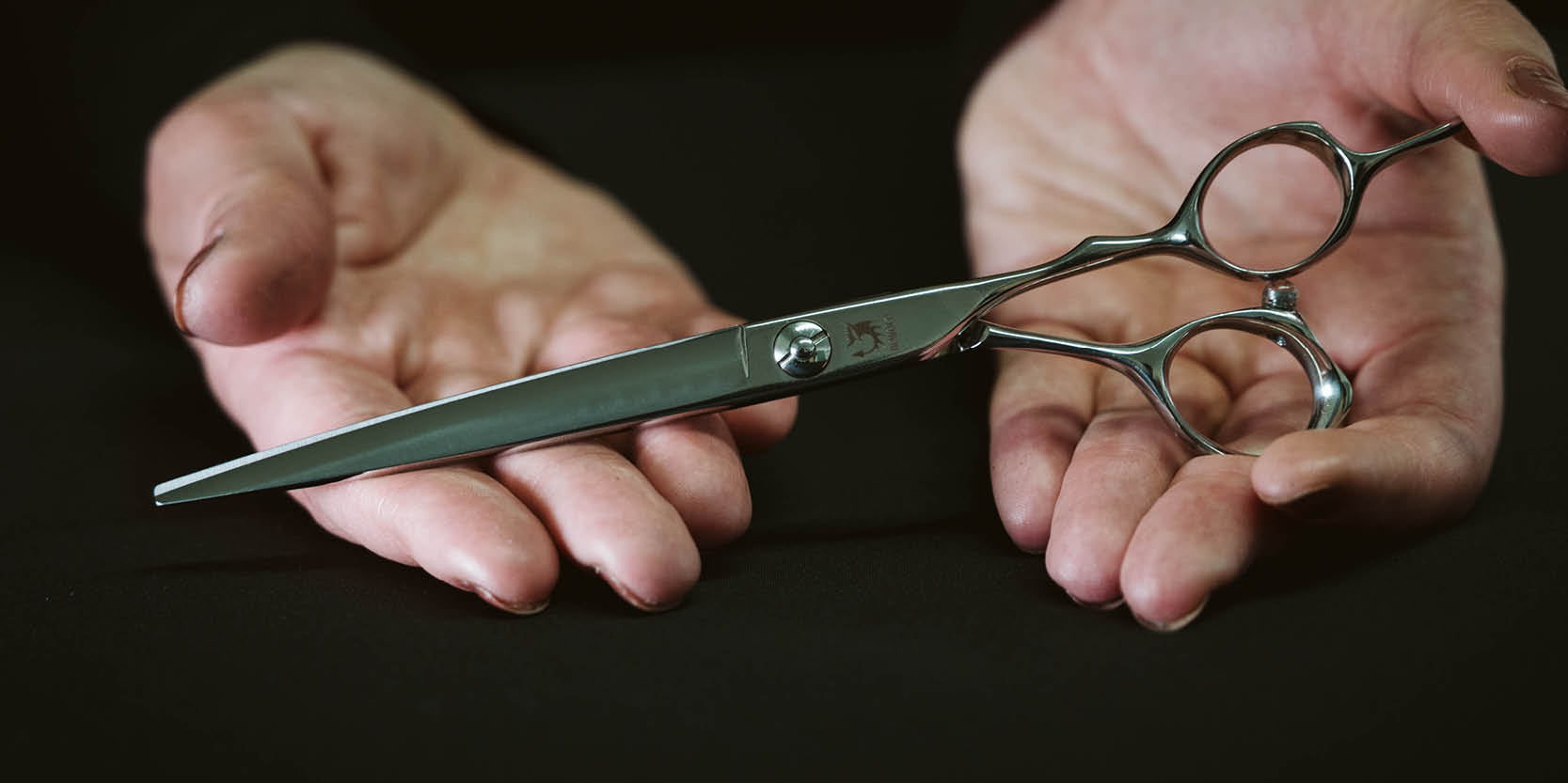 DIAVOLO-KATANA-7.0-Schneideschere-Scherenschmiede-dfa-Deutsche-Friseur-Akademie