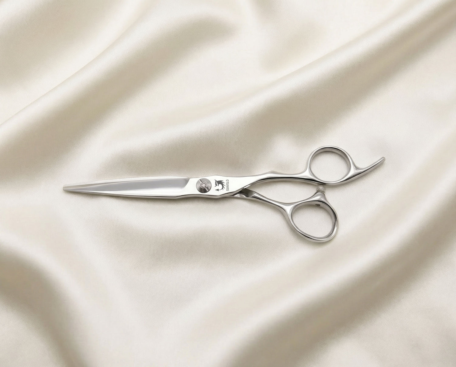 Leader Haarschneideschere aus rostfreiem Stahl mit ergonomischem Griff und schlankem Design für professionelle Anwendung