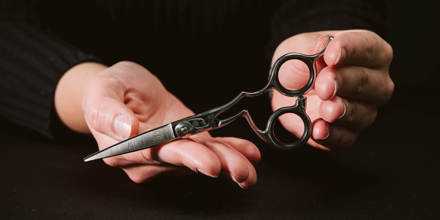 Friseurschere "Kiss" – Magie des Moments