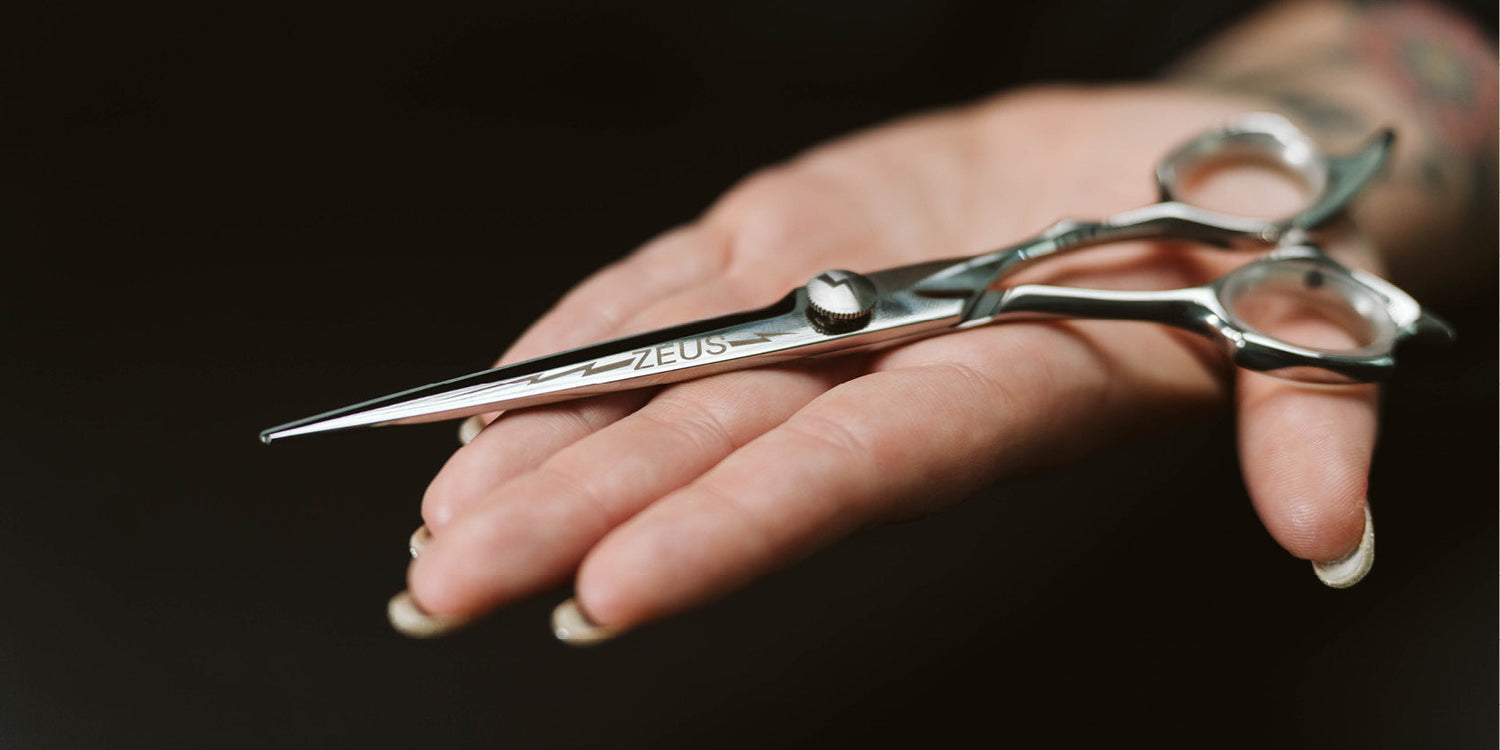 Friseurschere "Zeus" – Die Macht der Schere