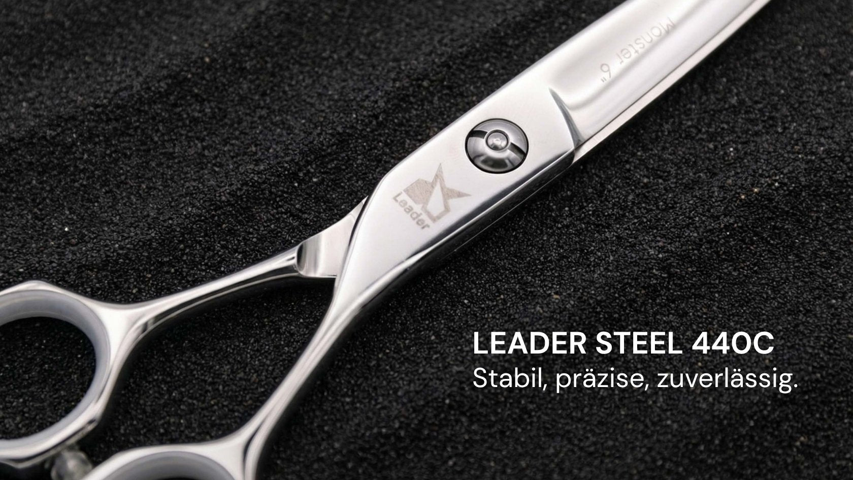 Friseurschere "Monster" – Kraftvolle Präzision von LEADER aus robustem Stahl für professionelles Haarschneidewerkzeug.