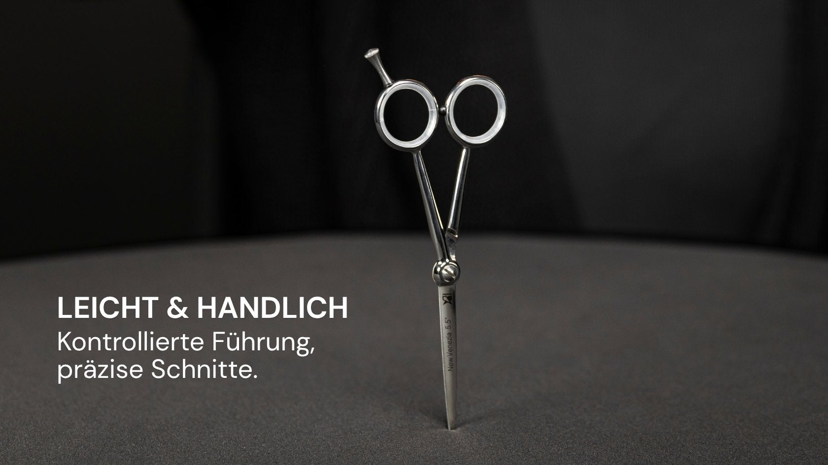 Friseurschere "New Venezia" – Klassik trifft Schnitt von LEADER mit präziser Führung für professionelle Haarschneidewerkzeuge.