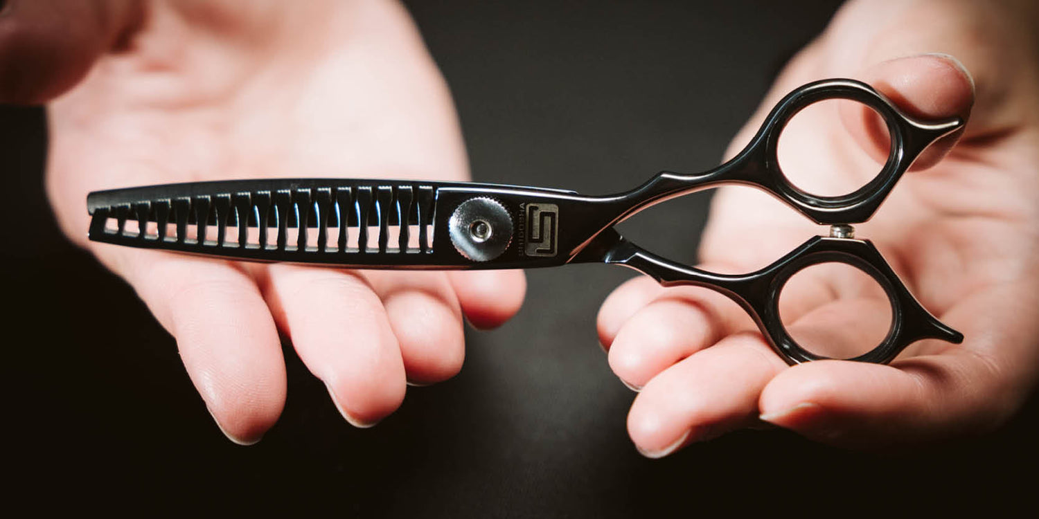 Friseurschere "Black Titanium Transformer" – Kraft in Bewegung