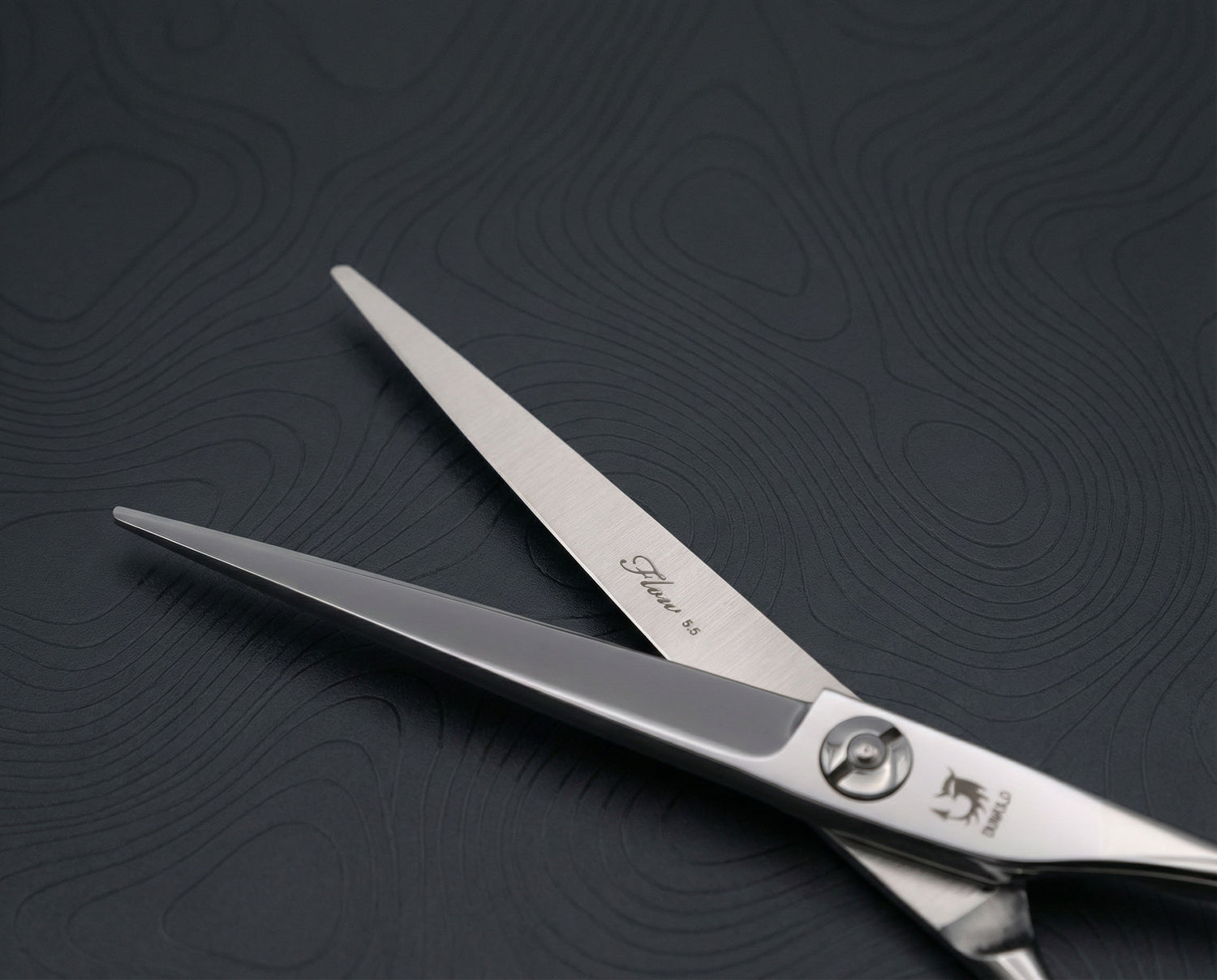 Leader Haarschneideschere aus rostfreiem Stahl mit schlanker Form für professionelle Haarschneideanwendung