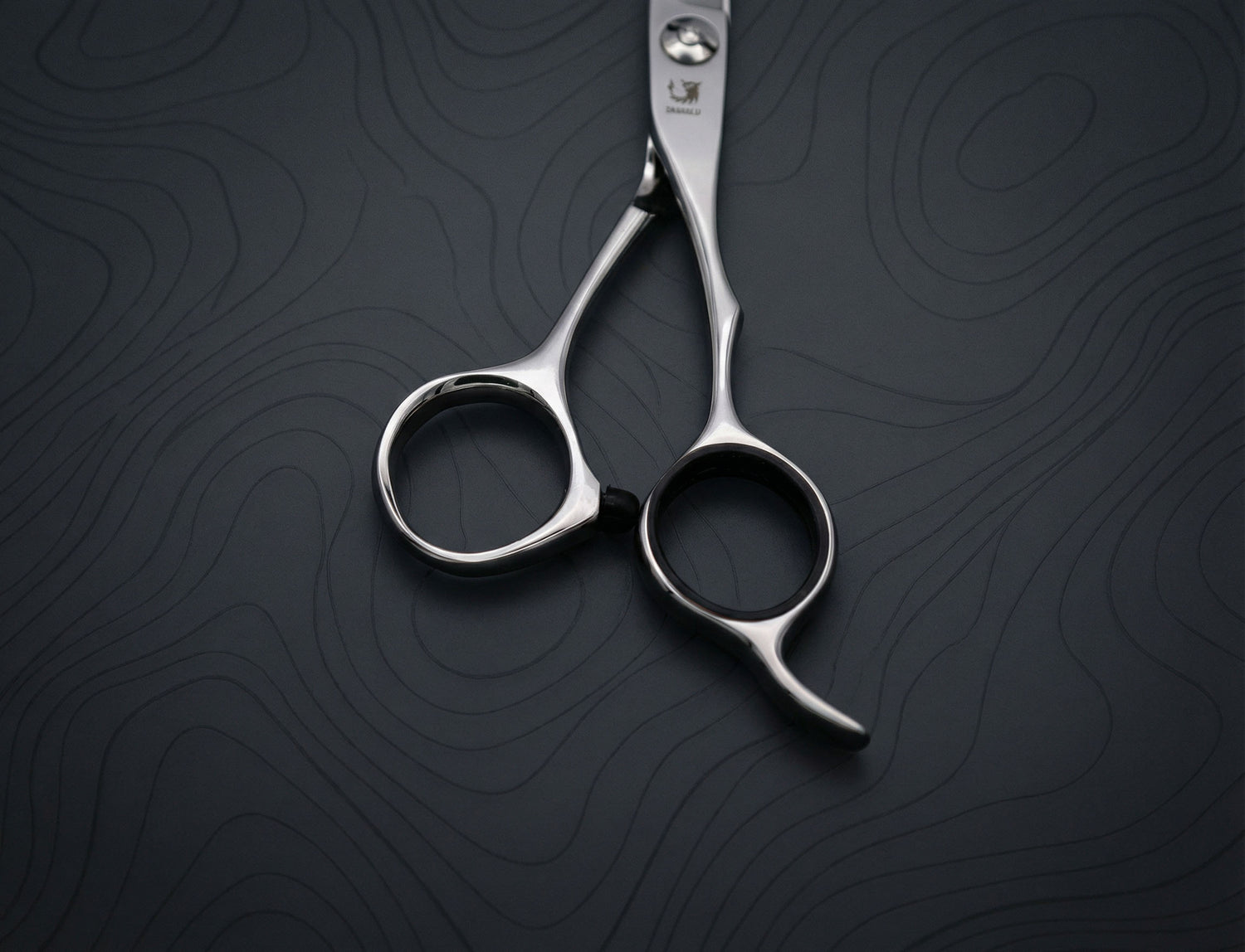 Diavolo Haarschneideschere aus Edelstahl mit ergonomischem Griff für präzises professionelles Schneiden