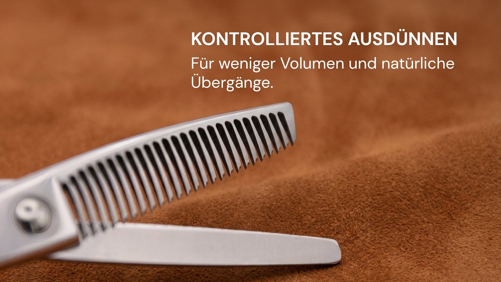 Friseurschere "Kiss Thinner" – Makellose Sanftheit von LEADER für präzises und kontrolliertes Ausdünnen.