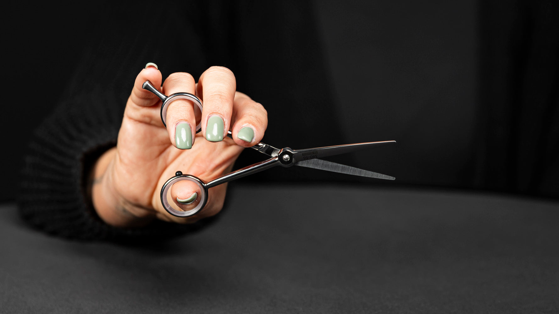 Leader Friseurschere "New Venezia" – Klassik trifft Schnitt mit dünnen Klingen, leicht und handlich für professionelle Anwendung