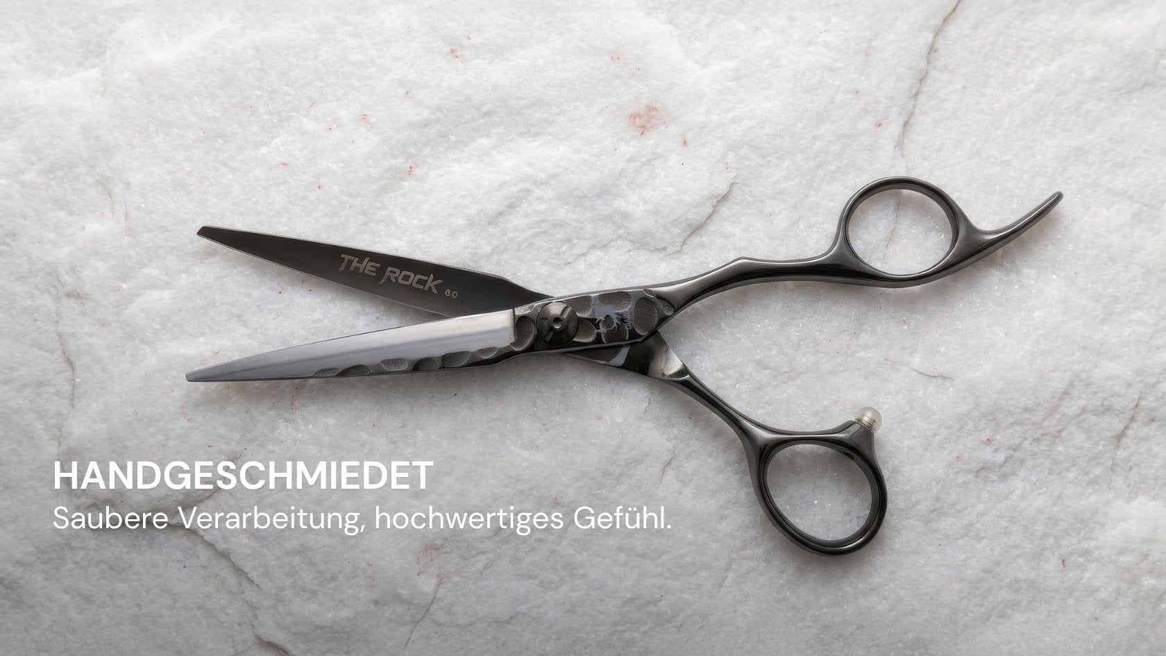 Friseurschere "The Rock" – Kraft der Elemente von DIAVOLO mit handgeschmiedeter Präzision und robustem Haarschneidewerkzeug.