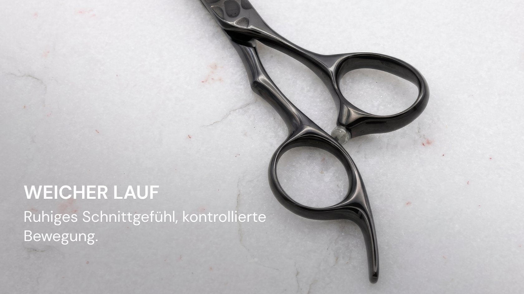 Friseurschere "The Rock" – Kraft der Elemente von DIAVOLO mit sanfter Schnittführung für gleichmäßige Haarschneidebewegung.