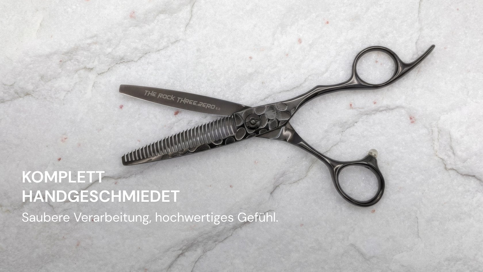 Friseurschere "The Rock Three Zero" – Rebellion der Form von DIAVOLO mit handgeschmiedeter Präzision und langlebigem Design.