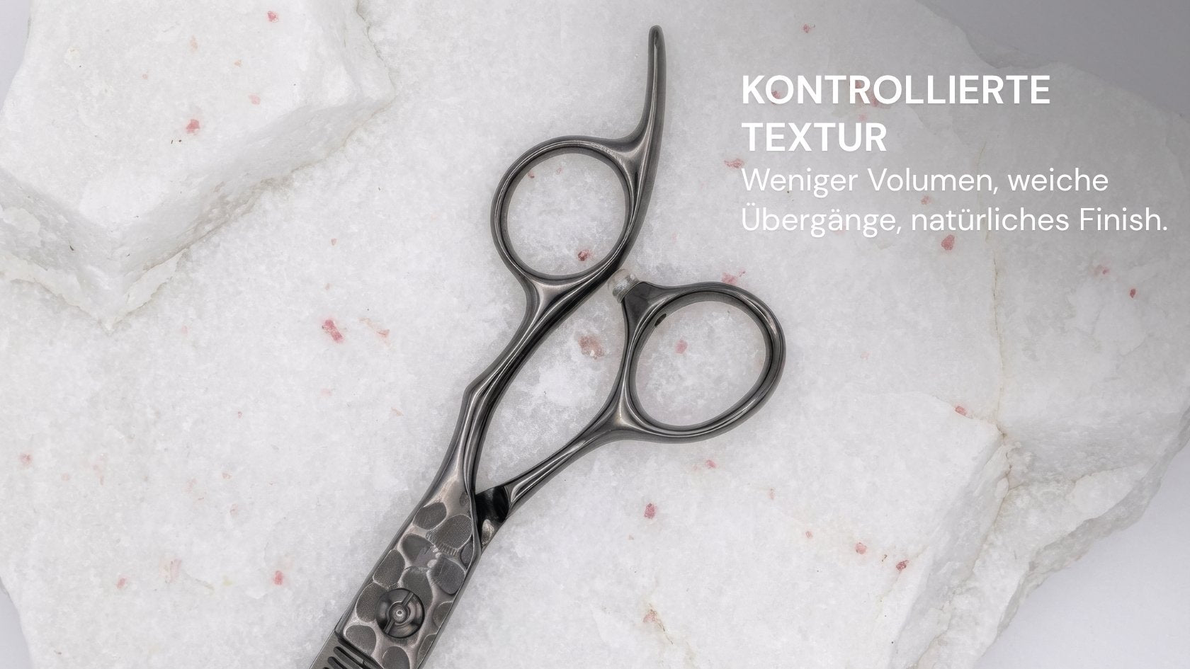 Friseurschere "The Rock Three Zero" – Rebellion der Form von DIAVOLO mit kontrollierter Textur für präzises Haarschneiden.