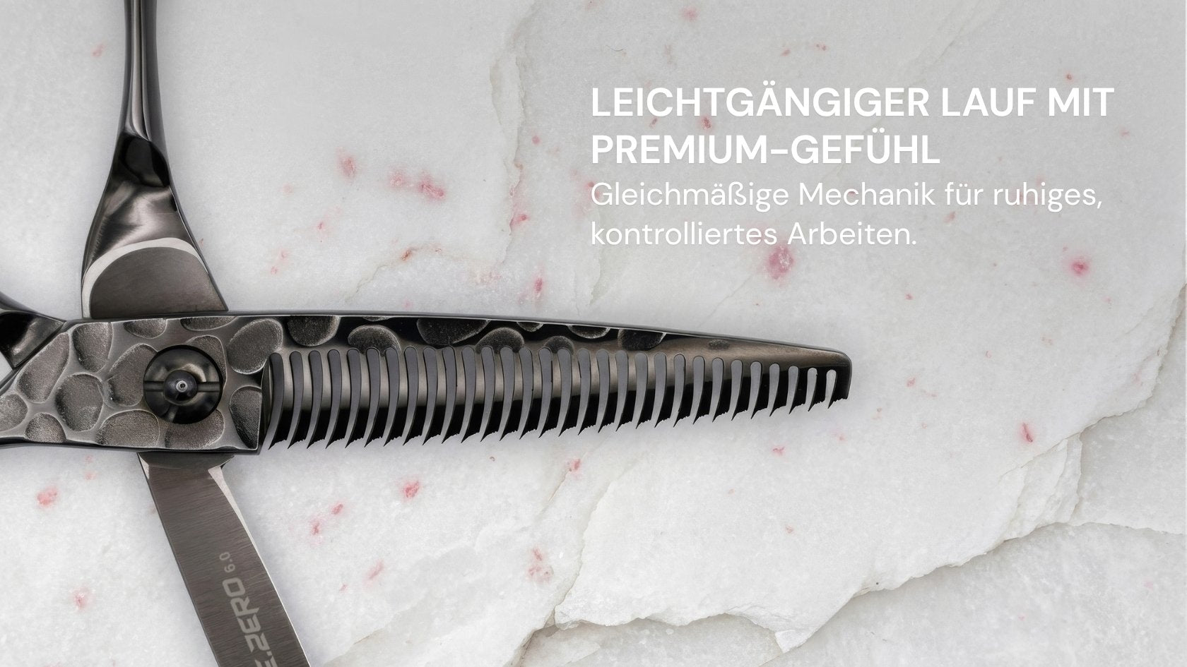 Friseurschere "The Rock Three Zero" – Rebellion der Form von DIAVOLO mit leichtgängiger Mechanik für präzises Haare schneiden.